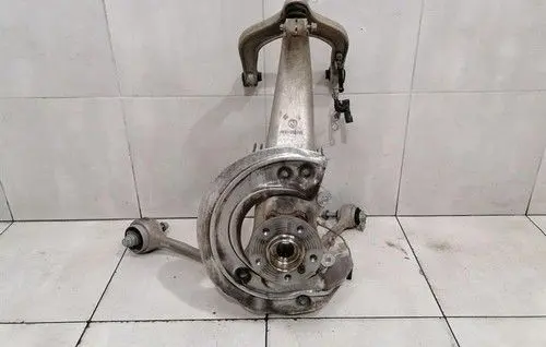 BMW 1 F40 Front wheel hub 31106890573