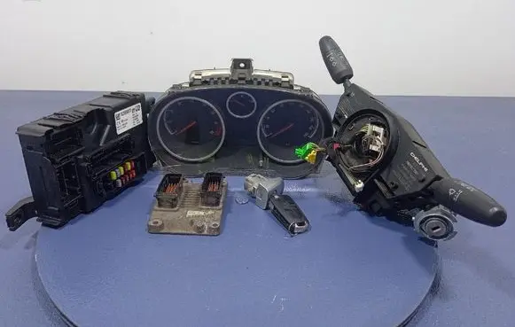Opel Corsa D Engine control unit/module ECU 55557933
