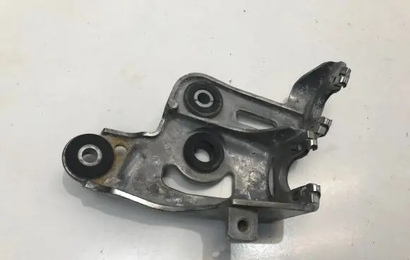 Hyundai i20 (BC3 BI3) Gear shift cable bracket 