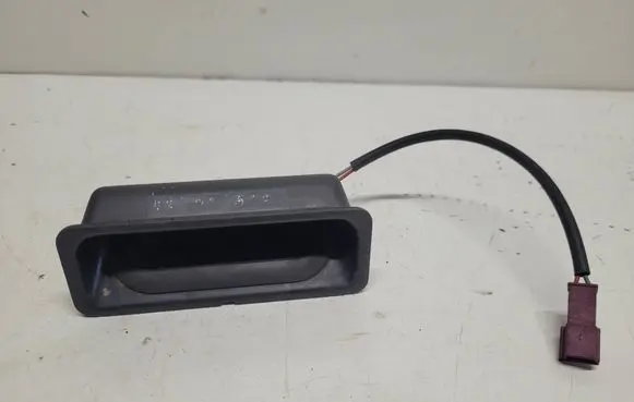 BMW 5 E39 Tailgate opening switch 8168035