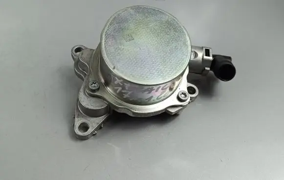 Nissan X-Trail T32 Vacuum pump 146503760R