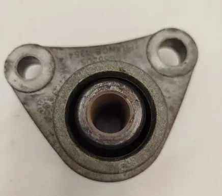 Volvo V70 Engine mount bracket 8666205 13541
