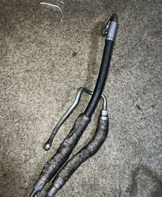 BMW 7 E32 Engine coolant pipe/hose 1140535