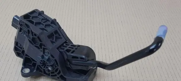Toyota Camry VIII XV70 Accelerator throttle pedal 7811033171ToyotaOE