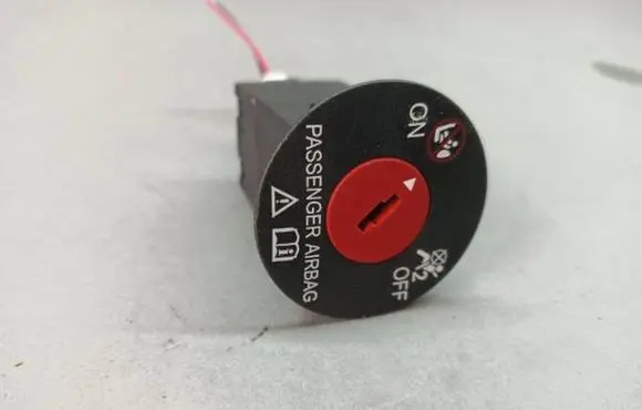 Suzuki SX4 S-Cross Passenger airbag on/off switch 0014904633