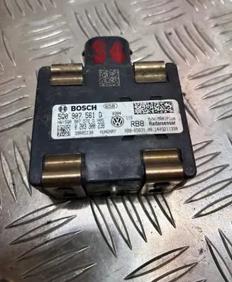 Volkswagen Golf SportWagen Distronic sensor radar 5Q0907561D 0203300238