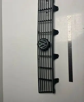 Volkswagen PASSAT B2 Front bumper upper radiator grill 321853653K