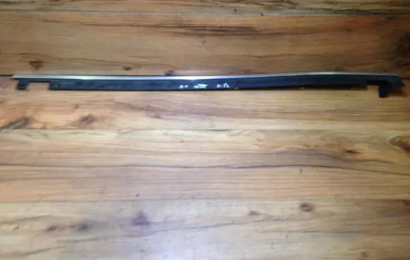 Audi A4 S4 B5 8D Front door glass trim molding 8d0853283