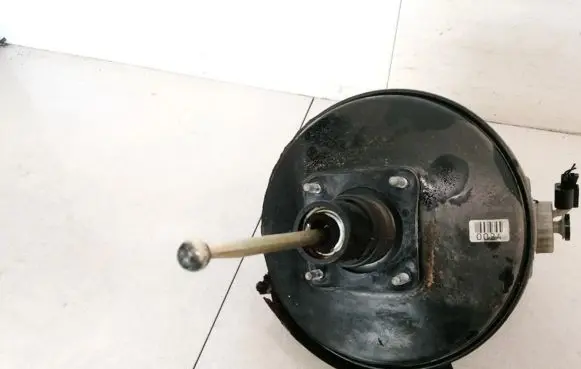 Volkswagen Golf III Brake booster 1H1612105H
