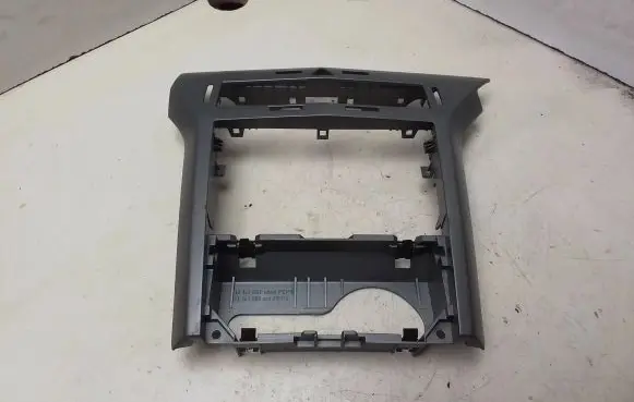 Opel Astra H Radio/GPS head unit trim 331985437