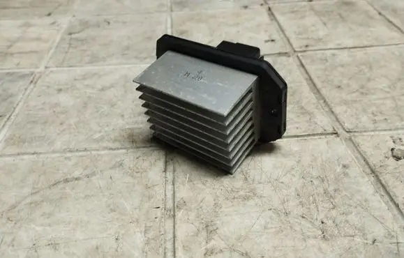 Subaru Outback Heater blower motor/fan resistor 0778001070