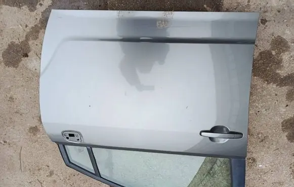 Toyota Corolla Verso E121 Front door 