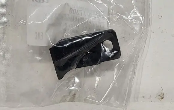 KIA Ceed Front bumper mounting bracket 86633J7300