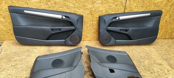 Opel Astra H Front door card panel trim 13236122 AJF46891 AJF46892