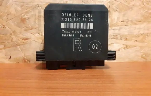 Mercedes-Benz E W210 Door control unit/module 2108207626 1631