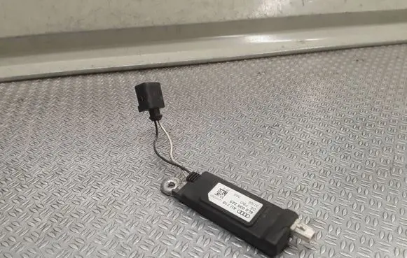 Audi Q7 4L Aerial antenna amplifier 4L0035225