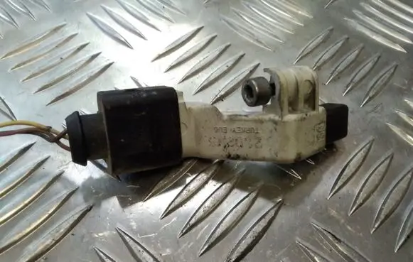 Volkswagen Golf V Crankshaft position sensor 045906433A