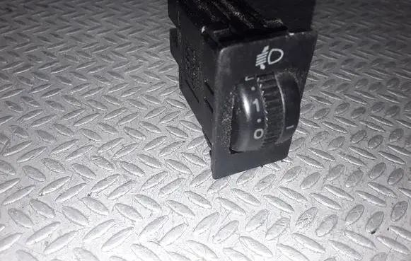 Toyota Avensis T250 Headlight level height control switch 8415205050