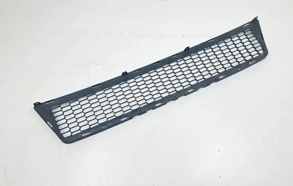 Toyota Verso Front bumper lower grill 531120F040