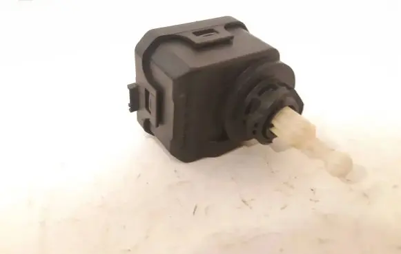 Headlight level adjustment motor