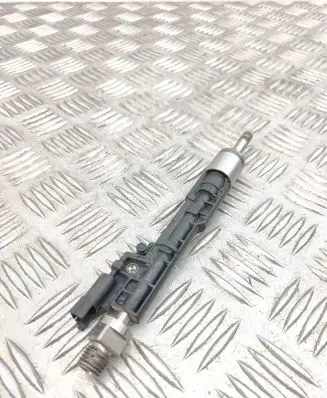 BMW 7 F01 F02 F03 F04 Fuel injector 7599876