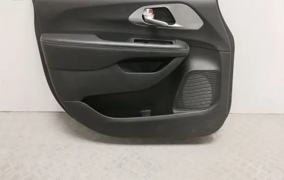 Chrysler Pacifica Front door card panel trim 5RP551X3AI
