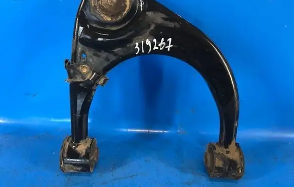 Toyota Tundra II Front lower control arm/wishbone 486300C010