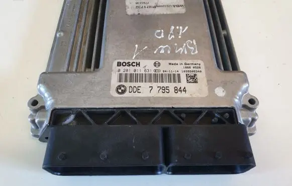 BMW 1 E81 E87 Engine control unit/module 7795844 0281011631 7796558