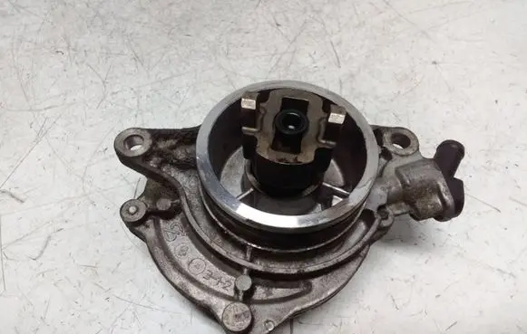 BMW 1 E81 E87 Vacuum pump 700437012 05T1990818