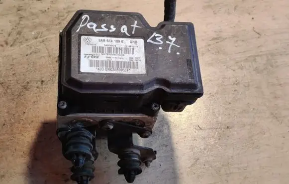 Volkswagen PASSAT B7 ABS Pump 3AA614109E
