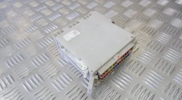 Lexus LS 460 - 600H Fuse module 8922850060 8267050120