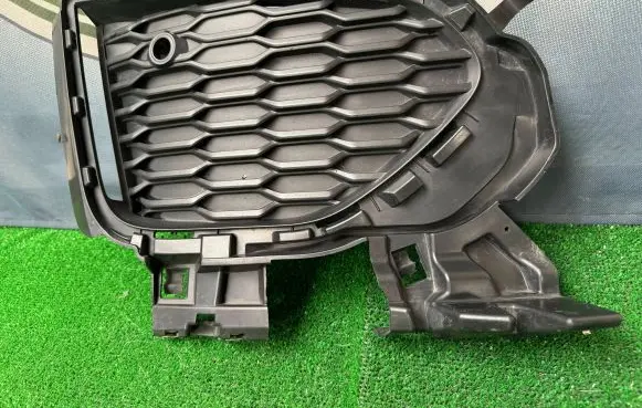 Jaguar XE Front bumper lower grill LX738B289P