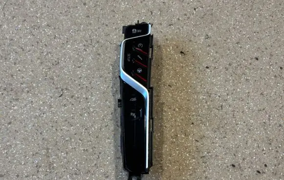 BMW M5 F90 A set of switches 8076640
