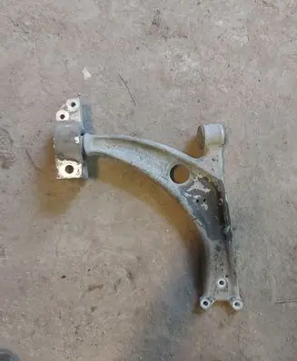 Volkswagen PASSAT B6 Front lower control arm/wishbone 3C0407153B