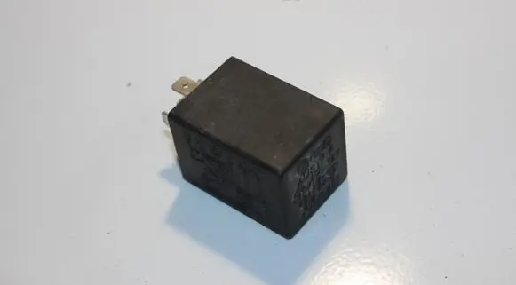 Volkswagen PASSAT B5 Other relay 431955531