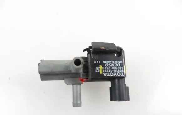 Toyota Corolla Verso E121 Valve vacuum 1362002570 9091012257