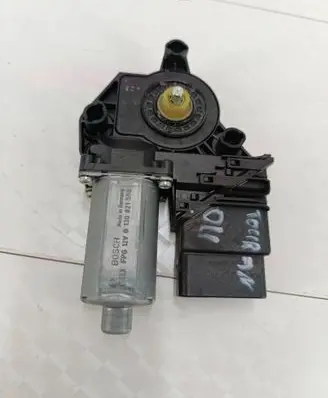 Volkswagen Touran II Rear door window regulator motor 5K0959794