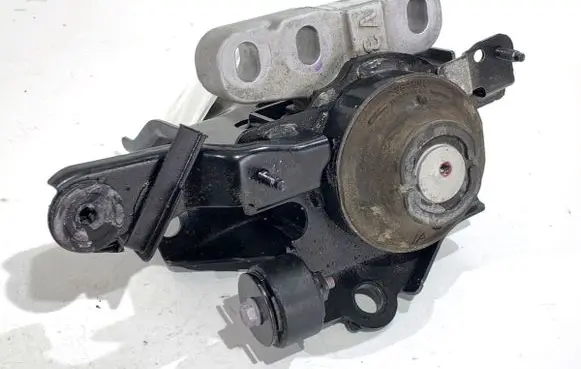 Lexus LBX Gearbox mount 