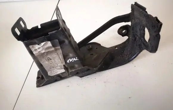 Toyota Avensis T270 Front bumper mounting bracket