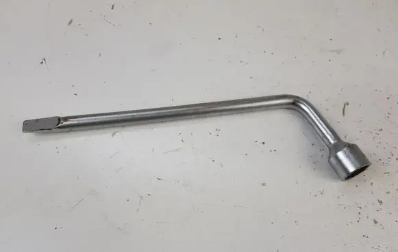 Toyota Avensis T250 Wheel nut wrench 
