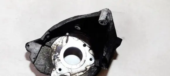 Engine mounting bracket