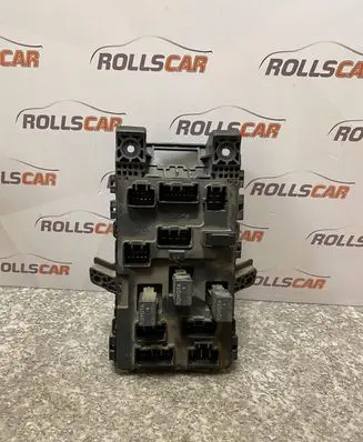Toyota Avensis T220 Fuse box set 8273005020