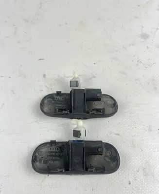 Audi Q5 SQ5 Windshield washer spray nozzle 8R0955987B 1107311124