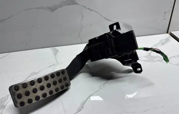 Mercedes-Benz A W176 Accelerator throttle pedal A246300