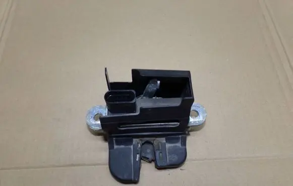 Volkswagen Golf V Tailgate/trunk/boot lock/catch/latch 3C9827645A