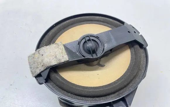 Audi A4 S4 B5 8D Front door speaker 8D5035401B