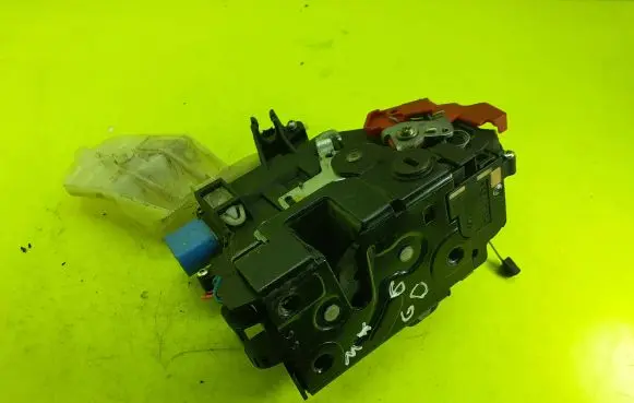 Volkswagen Golf VI Rear door lock 7L0839016D 991610300