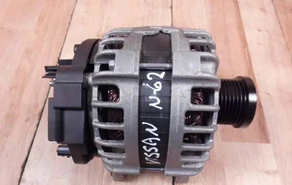 Nissan X-Trail T32 Generator/alternator 231001993R