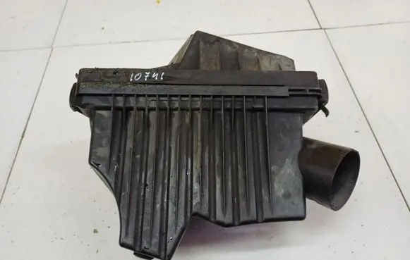 Nissan Almera Tino Air filter box 