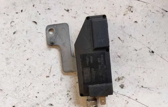 Mercedes-Benz ML W163 Aerial antenna amplifier 1638200089